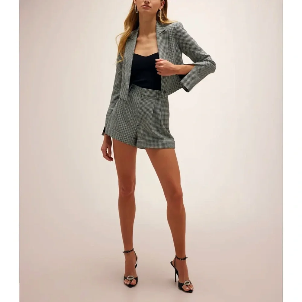 Alice + Olivia Conry Black White Houndstooth Cuffed Shorts